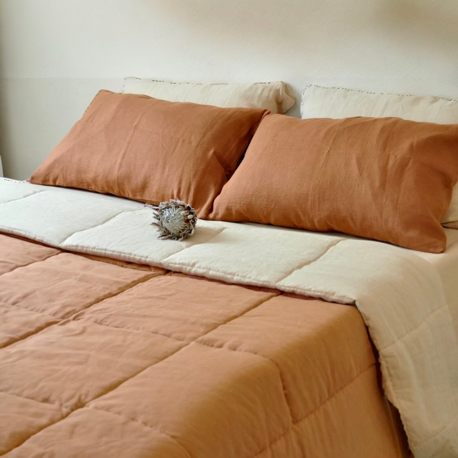 Cubrecama Delgado Reversible Rust/Beige de Algodón Pima Cubrecama Delgado Reversible Rust/Beige de Algodón Pima