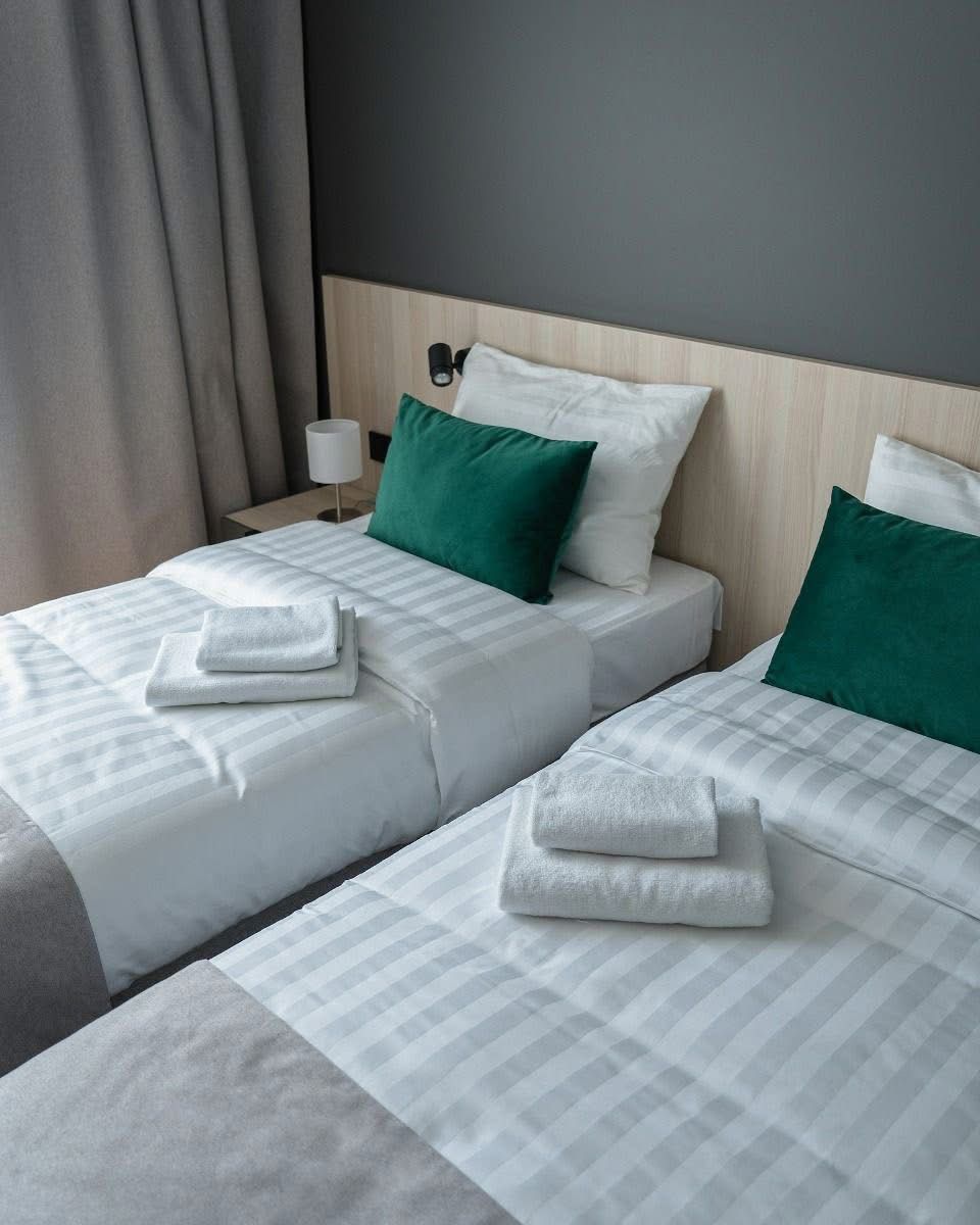 Sábanas hoteleras de algodón pima 300 hilos color blanco - ISATEX
